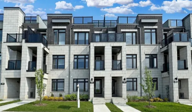 Welcome to lake breeze water view.Wake up to breathe taking lake view.