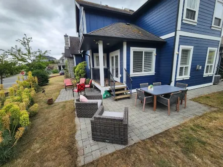 Family-friendly stay on Bear Mountain Golf Resort