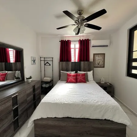 Coastal Private Home 3 Bedrooms 2 Bathrooms All Amenities Steps Away from Beach
