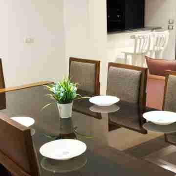 Elegant 2 bedrooms apartment at new cairo with private patio Dining/Meeting Rooms