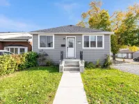 Spacious 3BDs - Close to Wineries, Brock & Falls! Hotels in Thorold