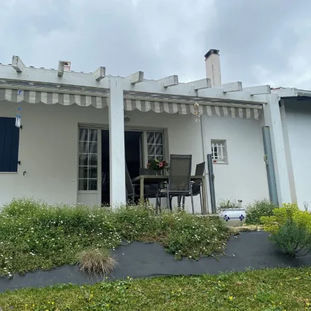 Single-storey house 2 kms from the beach, close to shopping centers
