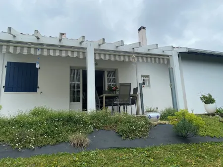 Single-storey house 2 kms from the beach, close to shopping centers Отели в г. Англет