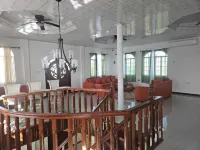 Charming Modern House In Residential Providence Hot-W/Wi-Fi/AC, Live/Secure Cam