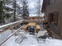 Quiet family chalet in the center of Les Claux resort, 250 minutes from the slopes.<br>
