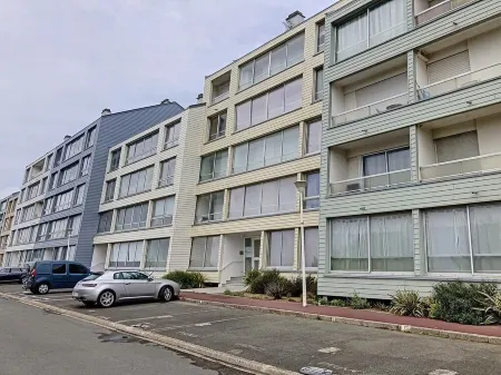 Au Premier Regard sur la Plage Отели рядом с достопримечательностью «courseulles»