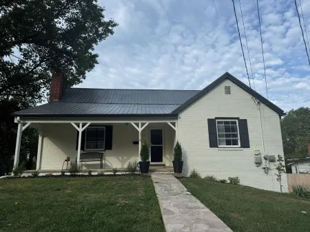 Walk to Downtown! Large Lux Home