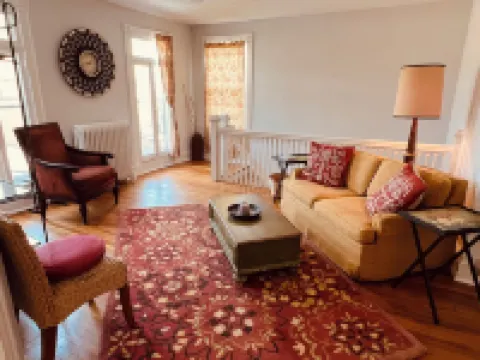 Magnolia Wind elegant 3 BR 1BA loft apartment park for free and walk downtown
