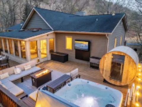 6BR Designer Home in Massanutten with Hot Tub, Sauna Hotels in Massanutten