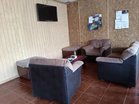 Kaiheke Lodge 4 bedrooms 4 bathrooms 12 people Отели рядом с достопримечательностью «Остров Пасхи»