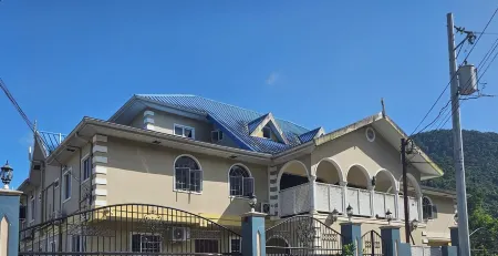 The Loft at.... Alta Gracia is a stylish abode with all modern conveniences. Отели в г. Loango