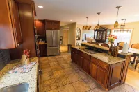 Mountain Peak Retreat - Pool - Hot Tub 와워싱 호텔