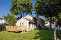 Solomon Ely Homestead - Charming Pittsfield Stay