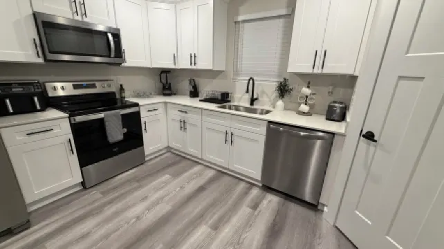 Modern 3-Bedroom Apartment In Hickory, Close to Everything!