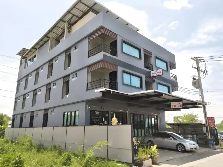 The Sky Loft Hotel Отели рядом с достопримечательностью «Bangkok University Rangsit Campus»