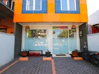 Losmen Family Syariah Bypass Juanda Mitra RedDoorz Hotels in Segoro Tambak