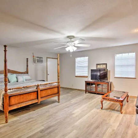 Quiet Clayton Home w/ Mountain Views 4 Mi to Lake!