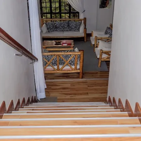 Lux Suites Enkarsis Bungalow Kisaju Отели в г. Сентрал