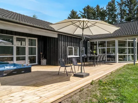 "Nayati" - 2km from the Sea Отели рядом с достопримечательностью «V. Hjermitslev Kirke»