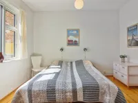 "Gyrth" - 250m from the Sea Hotel a 