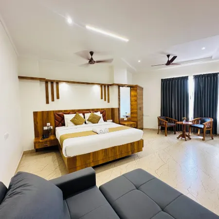 Shambhavi Hotel & Convention Centre