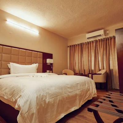 HOTEL KING'S PALACE Hotels near Saint Peter and Paul Cathedral