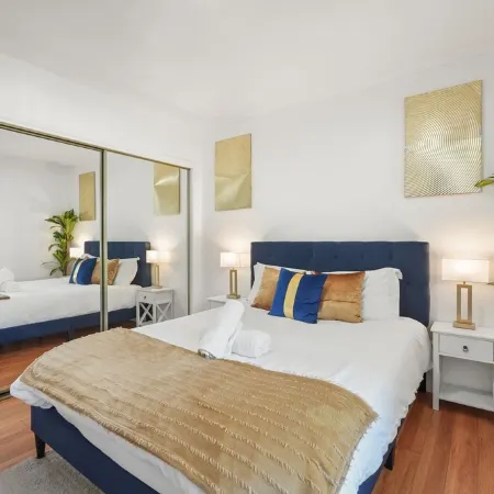 Walk to Beach - Beach Essentials Provided - Parking - Long Beach Summer Getaway!