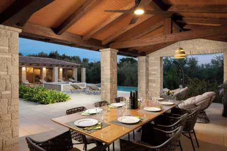 Villa Ginetto - 8 Persons, 4 Bedrooms, Private Pool, BBQ Отели в г. Opcina Liznjan