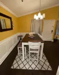 RE Stylish Condo By Mall Area
