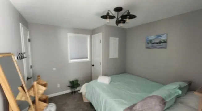 Old Town Modern 2bed/1bath home with patio & yard