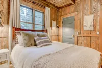 Hygge Cabin on the River Hoteles en Rhododendron