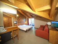Hotel Smeraldo Hotels near البلدة القديمة