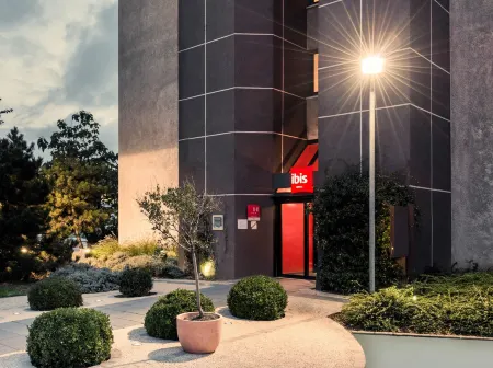 Ibis Créteil Отели рядом с достопримечательностью «Парк Дюпейру»