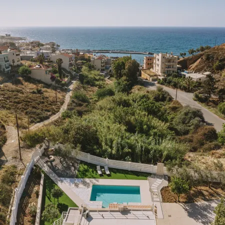 Villa in Panormo with Private Pool & Beach