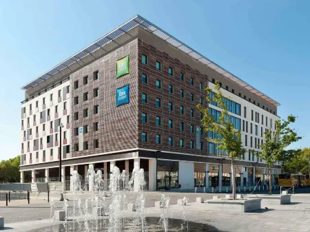 ibis Styles Nimes Gare Centre Отели рядом с достопримечательностью «Карре д'Ар»