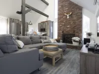 Luxury home, close to 2 ski resorts, 3 water parks, casino, outlets, high-tech.