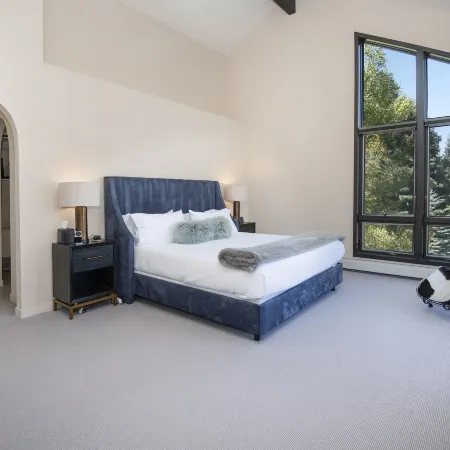 814 Eagle Dr. 4 Bedroom Home by RedAwning