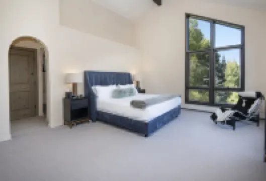 814 Eagle Dr. 4 Bedroom Home by RedAwning