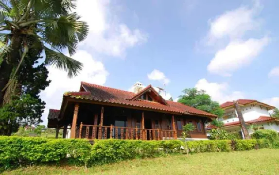 Villa ChavaMinerva Kayu Ciater with Private Pool