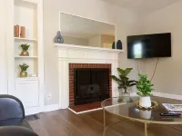 Spring Street Suites B / Stylish 3BD/1BA Apt