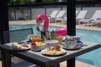 Hotel Caiman - Pools