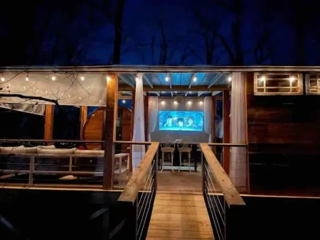 Family & Pet Friendly Treehouse with Amazing Views