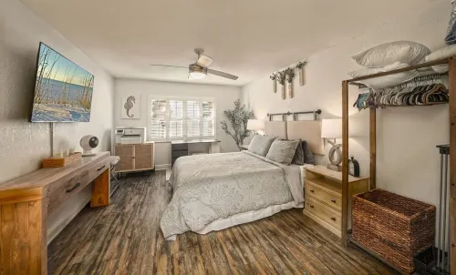 Luxury 1/1 Condo Fully Upgraded Rite Near Beach Access