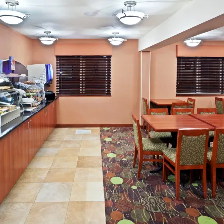 Holiday Inn Express PORTLAND SOUTH - LAKE OSWEGO by IHG