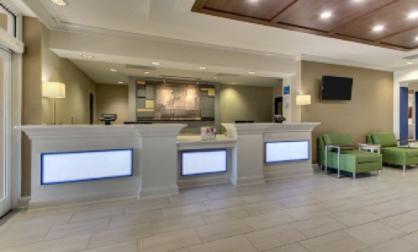 Holiday Inn Express & Suites Columbus - FT Benning Maingate by IHG