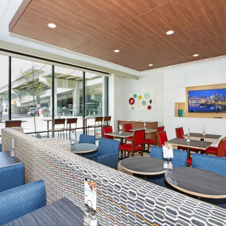 Holiday Inn Express & Suites PITTSBURGH NORTH SHORE by IHG