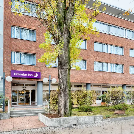 Premier Inn Berlin City Sued Отели рядом с достопримечательностью «Станция метро "Германштрассе"»