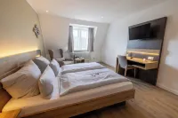 Hotel Lüttje Burg Hotels in Behrensdorf