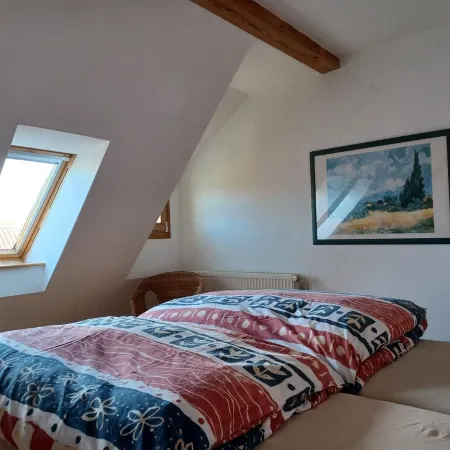 Quietly located holiday home with a natural garden, 500m from the lake and the forest Отели в г. Темплин