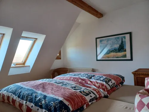 Quietly located holiday home with a natural garden, 500m from the lake and the forest